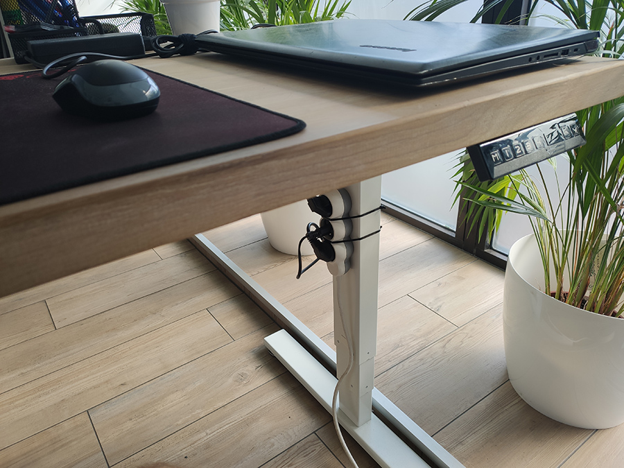 regulowane biurko wygląd