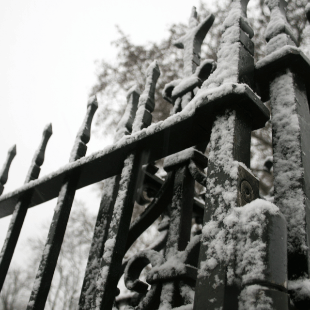 Winter maintenance of a gate motor